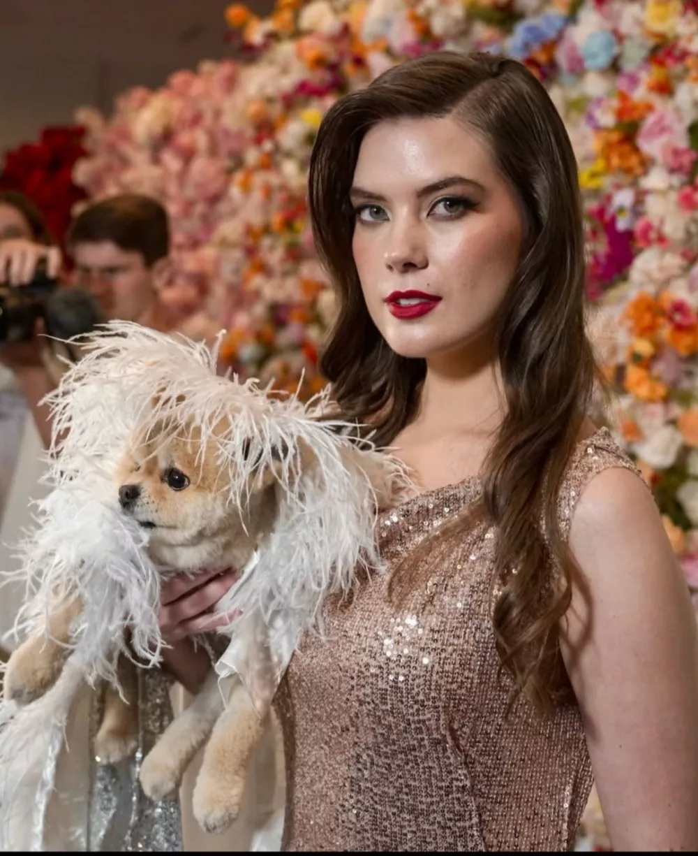 Pomeranec Lala je blestela v kreaciji, ki jo je navdihnila Diana Ross. F IG/@anthonyrubio01