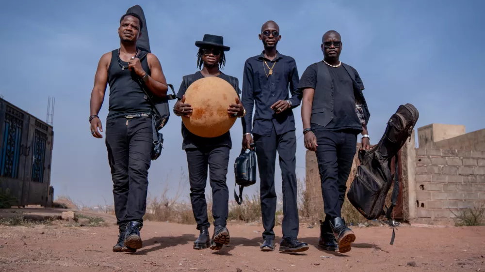 Zasedba Songhoy Blues iz Malija v okviru Druge godbe nastopi 30. maja v Kinu &Scaron;i&scaron;ka. F Mohamed Diawara / arhiv DG