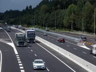 - 26.07.2018 - DARS &ndash; gorenjska avtocesta &ndash; cestniska postaja Torovo - ru&scaron;enje cestninske postaje in vzpostavitev normalnega profila avtoceste in tako dvigniti dovoljeno hitrost vožnje na 130 kilometrov na uro.  //FOTO: Jaka Gasar