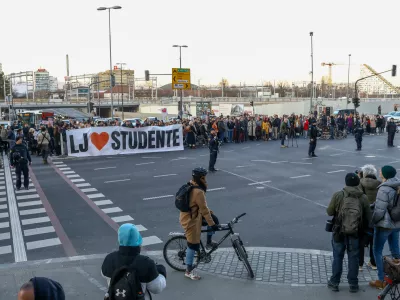 05.03.2025 - protestni shod v organizaciji ljudske fronte Mi smo Ljubljana, s katerim želijo podpreti &scaron;tudentske proteste v Srbiji in izraziti kritiko podpore ljubljanskega župana Zorana Jankovića srbskemu predsedniku Aleksandru Vučiću Foto: Luka Cjuha