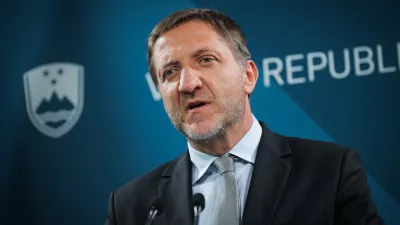 Ljubljana, vlada.Novinarska konferenca o vlogi in pomenu zaposlenih v javnem sektorju ter o prenovi placnega sistema.Minister za finance Klemen Bostjancic.