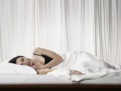 Način spanja veliko pripomore k temu, da se tudi zbudite naspani. Foto: iStock