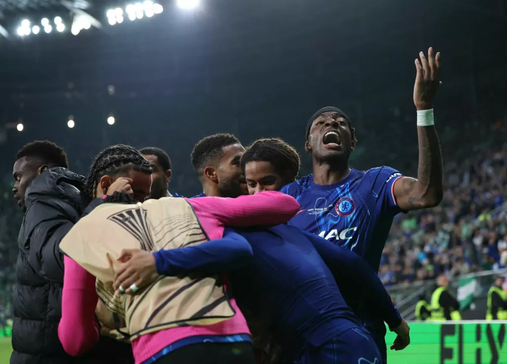 Soccer Football - Conference League - Final - Real Betis v Chelsea - Wroclaw Stadium, Wroclaw, Poland - May 28, 2025 Chelsea's Jadon Sancho celebrates scoring their third goal with teammates REUTERS/Kacper Pempel