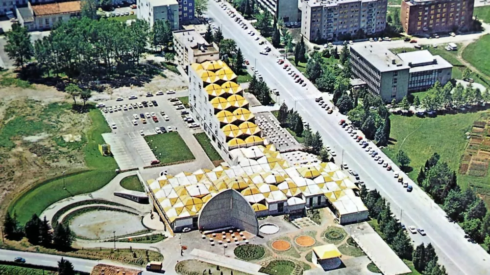 Hotel Argonavti je s svojo ekstravagantnostjo, materiali in solarno skulpturo v mlado mesto prinesel presežke v arhitekturnem oblikovanju. Foto: Leo Caharija
