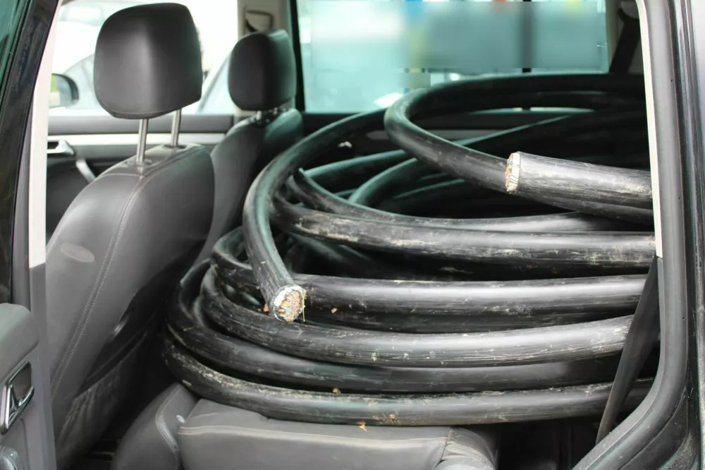 Kabel, ukraden z železni&scaron;ke infrastrukture v Besnici. 
