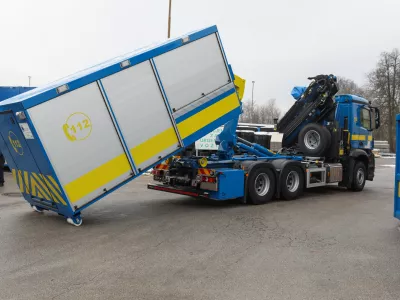 Do konca prej&scaron;njega leta je bilo zagotovljenih 40 specializiranih tovornih vozil s hidravličnimi nadgradnjami, 164 kotalnih zabojnikov z namensko opremo in deset visokozmogljivih črpalnih enot. Foto: Bojan Velikonja