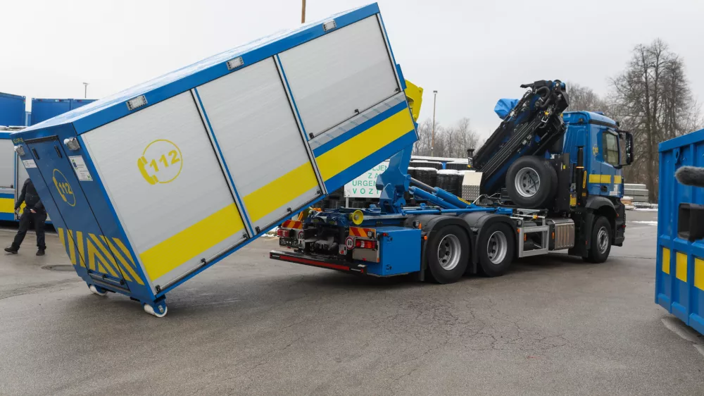 Do konca prej&scaron;njega leta je bilo zagotovljenih 40 specializiranih tovornih vozil s hidravličnimi nadgradnjami, 164 kotalnih zabojnikov z namensko opremo in deset visokozmogljivih črpalnih enot. Foto: Bojan Velikonja