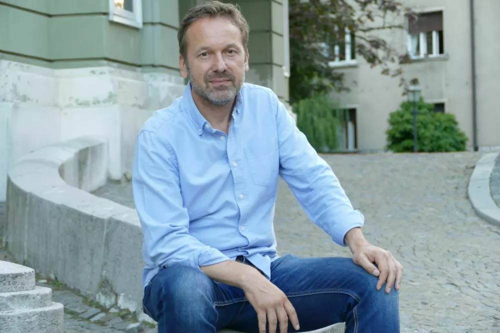 Andrej Brglez, direktor In&scaron;tituta za civilizacijo in kulturo

Želim si, da bi pristojni organi večkrat prisluhnili strokovnjakom iz urada za meroslovje, ki ima zelo dober uvid v to, katere naprave dajo najbolj natančne rezultate in zakaj.