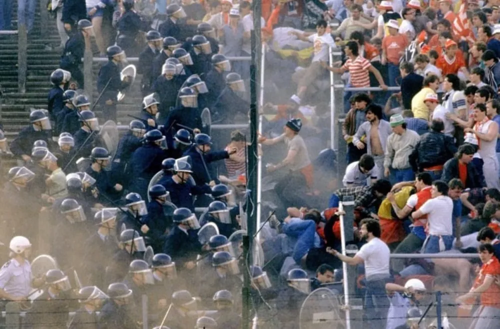 Tragedija na stadionu Heysel v Bruslju, v kateri je pred tekmo Liverpoola in Juventusa maja 1985 umrlo 39 ljudi, je največja na evropskih stadionih. 