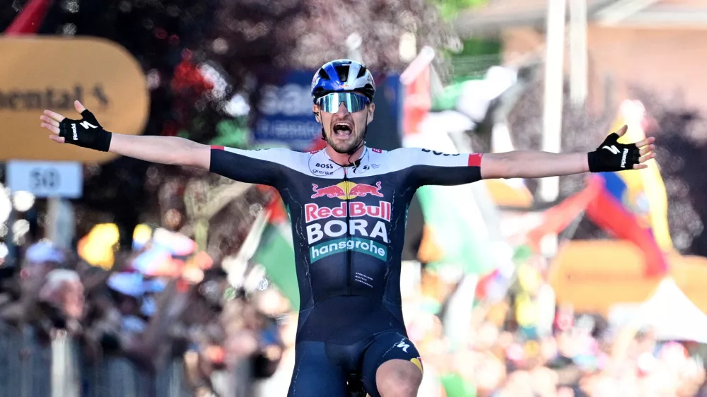 Cycling - Giro d'Italia - Stage 18 - Morbegno to Cesano Maderno - Italy - May 29, 2025 Red Bull - BORA - Hansgrohe's Nico Denz celebrates as he crosses the finish line to win stage 18 REUTERS/Jennifer Lorenzini