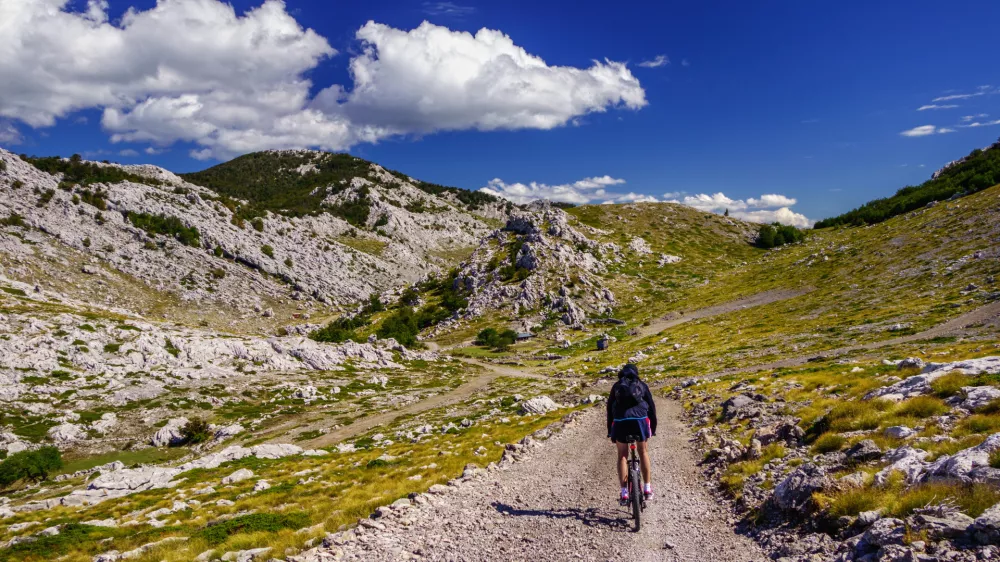 Če i&scaron;čete destinacijo, ki povezuje naravo, kulturo, raznolikost in pristno gostoljubje, potem je Hrva&scaron;ka prava izbira za va&scaron;o naslednjo kolesarsko pustolov&scaron;čino. F HTZ/Aleksandar Gospić