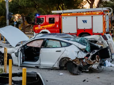 28.05.2025., Split. - Na krizanju Ulice Slobode i Velebitske Ulice dogodila se teska prometna nesreca sa smrtnim slucejem. Vozac auta koji je upravljao Teslom 3 prosao je sa laksim ozljedama. Photo: Zvonimir Barisin/PIXSELL