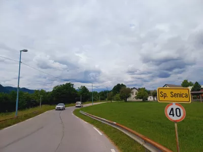 Kanalizacijsko omrežje za odvajanje komunalne odpadne vode v naseljih Spodnja in Zgornja Senica &scaron;e ni zgrajeno. Foto: Tina Jereb