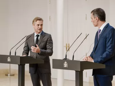29 May 2025, Spain, Madrid: Spanish Prime Minister Pedro Sanchez and Slovenia's Prime Robert Golob hold a press conference following their meeting at the Moncloa Palace. Photo: Carlos Luj&aacute;n/EUROPA PRESS/dpa