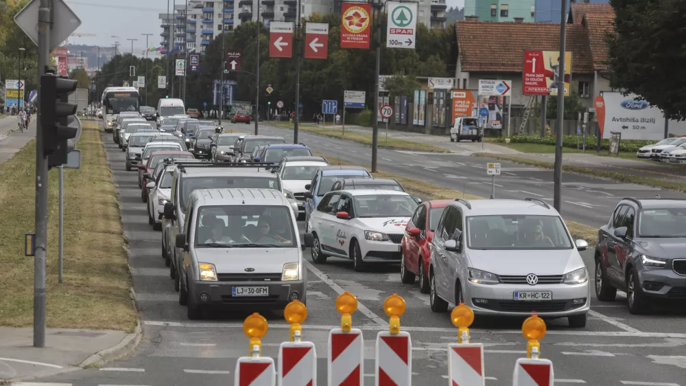 - prometni zastoj --- 15.09.2021 &ndash; prenova Celov&scaron;ka cesta v Ljubljani - obnova 4.3 kilometra vozi&scaron;ča od priključka &Scaron;entvid do priključka na severno obvoznico/FOTO: Jaka Gasar