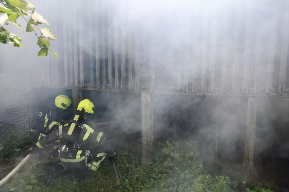 Obsežna gasilska vaja v Ljubljani in okolici. Poteka na 20 lokacijah, vključuje pa simulacije najrazličnej&scaron;ih intervencij, ki bi lahko bile realnost v primeru potresa.