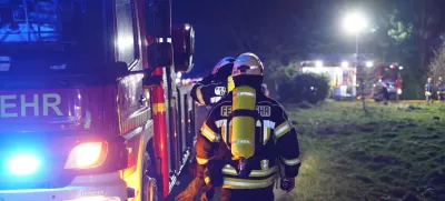Firefighter with breathing apparatus at the scene