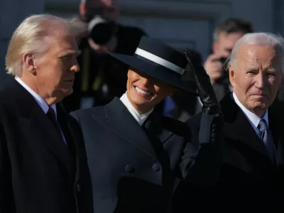 U.S. President Donald Trump stands with U.S. first lady Melania Trump, Former U.S. President Joe Biden and Former U.S. first lady Jill Biden (not pictured) on the inauguration day of Donald Trump's second presidential term, outside the U.S. Capitol building in Washington, U.S. January 20, 2025. REUTERS/Carlos Barria