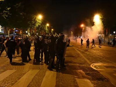 01 June 2025, France, Paris: French riot police on duty after clashes erupted at Paris Saint-Germain Champions League title celebrations in Paris. Photo: Julien Mattia/Le Pictorium via ZUMA Press/dpa