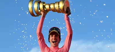 Cycling - Giro d'Italia - Stage 21 - Rome to Rome - Italy - June 1, 2025 Team Visma | Lease a Bike's Simon Yates celebrates with a trophy on the podium after winning the Giro d'Italia REUTERS/Jennifer Lorenzini   TPX IMAGES OF THE DAY