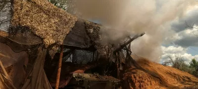 Servicemen of the 28th Separate Mechanized Brigade of the Ukrainian Armed Forces fire a M109 Paladin self-propelled howitzer towards Russian troops, amid Russia's attack on Ukraine, near the frontline city of Toretsk in Donetsk region, Ukraine June 2, 2025. REUTERS/Anatolii Stepanov