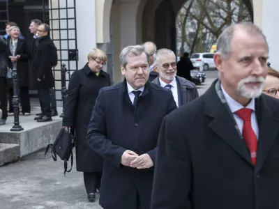 - 07.02.2024 - novinarska konferenca, na kateri bodo položili temeljni kamen za Kampus Vrazov trg Medicinske fakultete Univerze v Ljubljani, sodelovali bodo rektor Univerze v Ljubljani Gregor Majdič, minister za visoko &scaron;olstvo, znanost in inovacije Igor Papič, dekan Medicinske fakultete Univerze v Ljubljani Igor &Scaron;vab in generalna direktorica Projektne skupine za okrevanje in odpornost na Evropski komisiji Celine Gauer //FOTO: Jaka Gasar