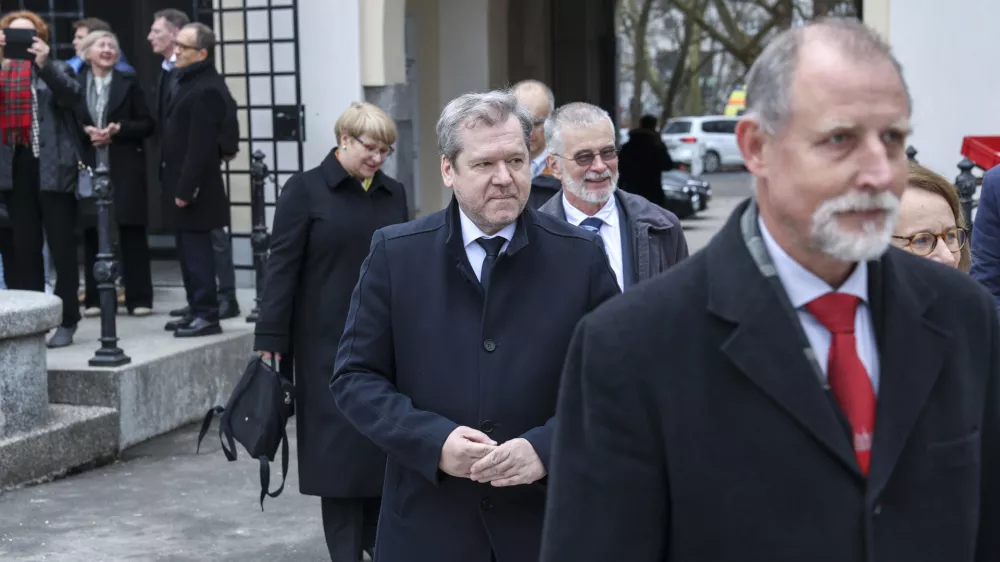 - 07.02.2024 - novinarska konferenca, na kateri bodo položili temeljni kamen za Kampus Vrazov trg Medicinske fakultete Univerze v Ljubljani, sodelovali bodo rektor Univerze v Ljubljani Gregor Majdič, minister za visoko &scaron;olstvo, znanost in inovacije Igor Papič, dekan Medicinske fakultete Univerze v Ljubljani Igor &Scaron;vab in generalna direktorica Projektne skupine za okrevanje in odpornost na Evropski komisiji Celine Gauer //FOTO: Jaka Gasar