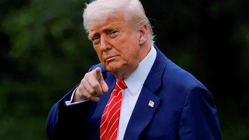 FILE PHOTO: U.S. President Donald Trump gestures, as he departs for Pennsylvania, on the South Lawn of the White House in Washington, D.C., U.S., May 30, 2025. REUTERS/Kent Nishimura/File Photo