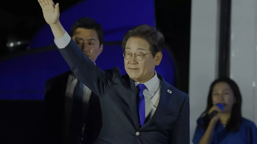 South Korea's Democratic Party's presidential candidate Lee Jae-myung greets supporters outside of the National Assembly in Seoul, South Korea, Wednesday, June 4, 2025. (AP Photo/Ahn Young-joon)