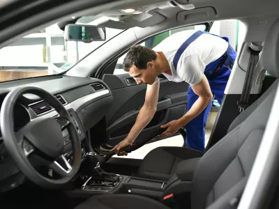 Notranjost avtomobila včasih bolj umazana kot strani&scaron;če