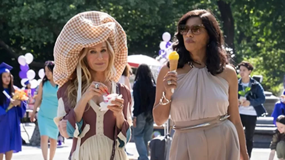 zato se morda v svoji novi dobi pisanja romanov navdihuje pri Jane Austen ali sestrah Bront&euml;.