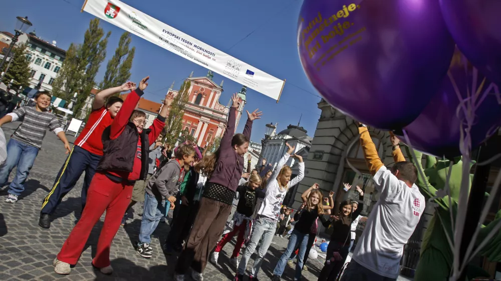 - Rock za prihodnje generacije 2010, tradicionalni okoljski koncert v sredi&scaron;ču Ljubljane, ki ga je ob zaključku Evropskega tedna mobilnosti pripravilo dru&scaron;tvo Planet Zemlja/FOTO: Bojan Velikonja 