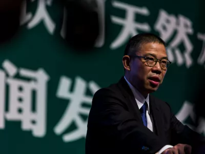 BEIJING, CHINA - MAY 06: Zhong Shanshan, founder and chairman of bottled water company Nongfu Spring, speaks at a Nongfu Spring press conference on May 6, 2013 in Beijing, China. (Photo by Zhan Min/VCG via Getty Images) / Foto: Vcg