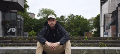 Boštjan Čukur, na stopnicah - trg republike23/5/25Foto: Voranc Kramberger / Foto: 