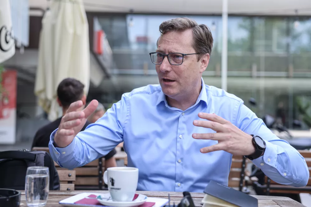 - 19.06.2025 - Evropski poslanec Vladimir Prebilič//FOTO: Jaka GasarOPOMBA: ZA OBJEKTIV - INTERVJU / Foto: Jaka Gasar