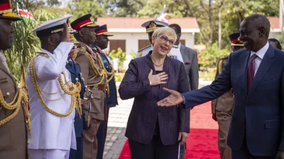 Kenija, Nairobi.Obisk predsednice republike Natase Pirc Musar v Keniji.Prihod predsednice republike pred State House Nairobi.