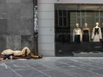 - 15.11.2023 - simbolična fotografija &ndash; brezdomci, rev&scaron;čina, tržna ekonomija, potro&scaron;ni&scaron;tvo, //FOTO: Bojan Velikonja