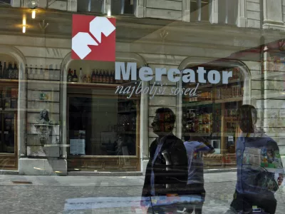 - ilustrativna fotografija 2013 - Mercator - Stritarjeva ulica - Galerija Kresija, stavba //FOTO: Bojan Velikonja