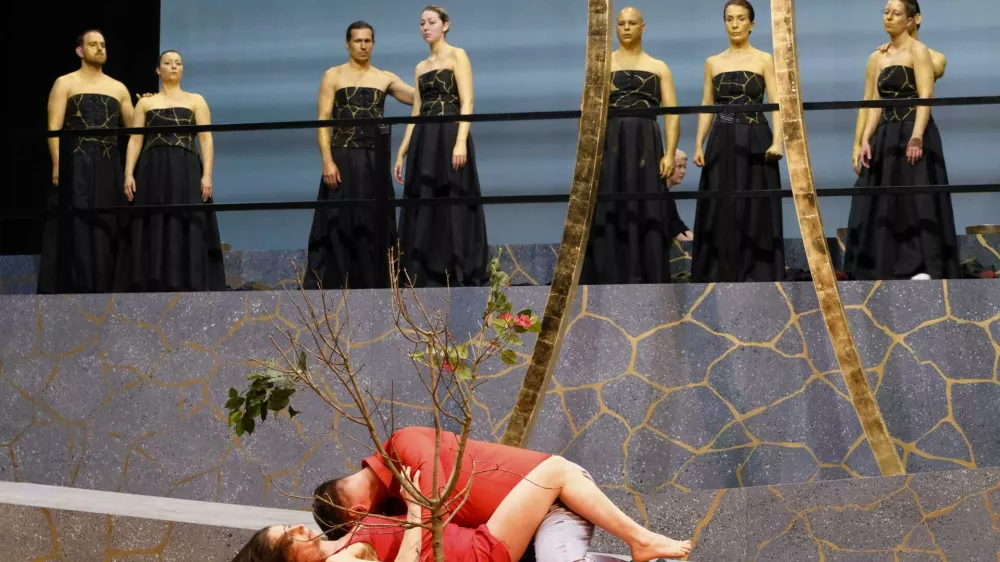 V četrtek in petek bo v Linhartovi dvorni Cankarjevega doma slovenska premiera sodobne opere v sedmih prizorih Razcvet (Bl&uuml;hen) slovenskega skladatelja Vita Žuraja. F arhiv SNG Maribor