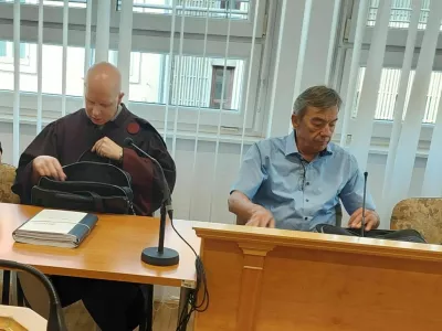 Radovanu Cinku in Damjani &Scaron;umlak tožilstvo očita tri nadaljevana kazniva dejanja poslovne goljufije. Foto: Mojca Marot