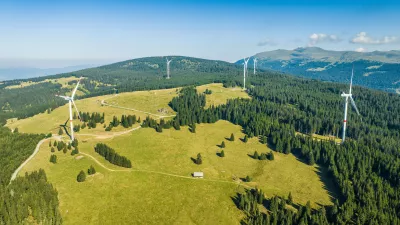 Vetrna elektrarna Steinberger je v proizvodnji od avgusta 2022. Ima 19,8 megavata moči in letno proizvede dobrih 46 gigavatnih ur električne energije, ki v dolino teče po sedemkilometrskem podzemnem kablovodu. Foto: Kelag