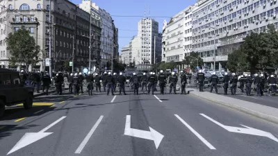 - 28.9.2014 - Beograd, Srbija - simbolična fotografija - parada ponosa. lgbt, gay, gej, lezbijka, transseksualci, biseksualci, policija, žendarmerija, mavrica     //FOTO: Jaka Gasar