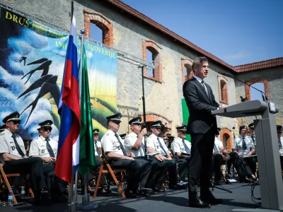 Brestanica, grajski hlevi. Osrednja prireditev ob dnevu izgnancev, ki jo ob 80. obletnici vrnitve iz izgnanstva pripravlja Drustvo izgnancev Slovenije 1941-1945, slavnostni govornik je bil premier Robert Golob.