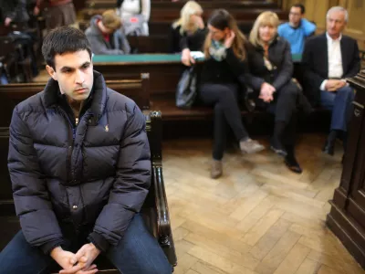 Obsojeni za poskus umora pobegnil in po&scaron;kodoval paznika