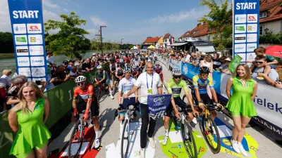 Maribor.Cetrta etapa 31. kolesarske dirke po Sloveniji.Dylan Groenewegen (Jayco AlUla/NED), Jakob Omrzel (Bahrain Victorious/SLO), zupan Maribora Sasa Arsenovic, Fabio Christen (Q36.5 Pro Cycling Team SUI)in Mihael Stajnar (Pogi Team Gusto Ljubljana/SLO).