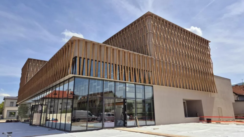 Medgeneracijski &scaron;portni kompleks Ribnica