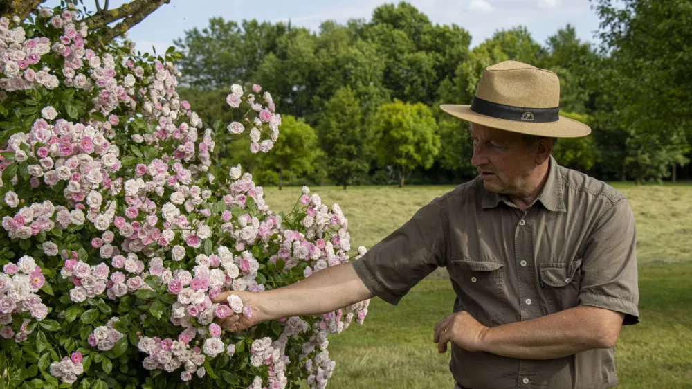 Matjaž Mastnak ob leto&scaron;nji zmagovalki, 'Frau Eva Schubert. F Mateja Račevski