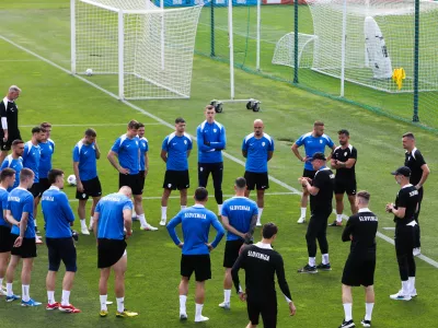 - 05.06.2025. - Trening slovenske nogometne reprezentance pred prijateljskima tekmama z Luksemburgom in Bosno in Hercegovino.//FOTO: Bojan Velikonja