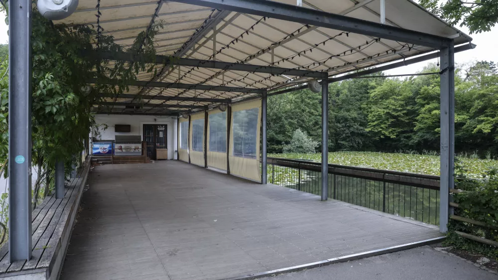 - 09.06. 2025 - gostinski lokal Čolnarna v Tivoliju//FOTO: Jaka Gasar