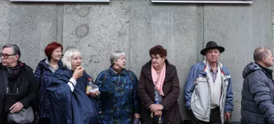 - 15.04.2025 - sojenje Janezu Janši v zadevi Trenta v Celju - spontani protest - upokojenci, pokojnine, starostniki//FOTO: Jaka Gasar